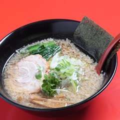 ダブルスープで旨みを凝縮した背油こってりらぁめん