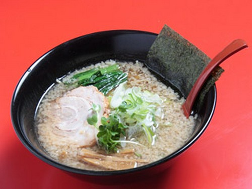 ダブルスープで旨みを凝縮した背油こってりらぁめん