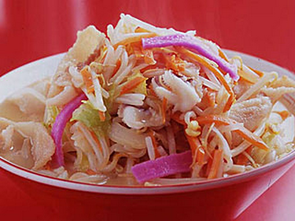 夜の限定メニュー、野菜たっぷりの「チャンポン」800円。