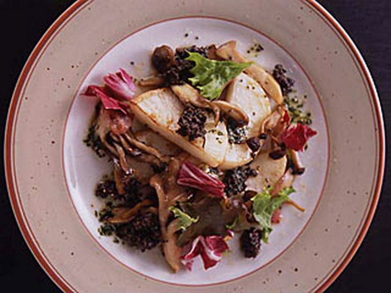 旬の野菜を用いた「かぶときのこの焼サラダ」