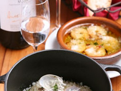 アサリのカルドソ（スペイン風リゾット）1800円など