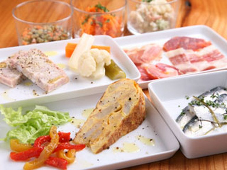 トルティーヤ(スペイン風オムレツ)500円など