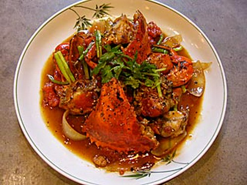 カニのタマリンド炒め3人前3500円～。コースでもいただける