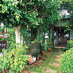 緑に囲まれた隠れ家的な空間