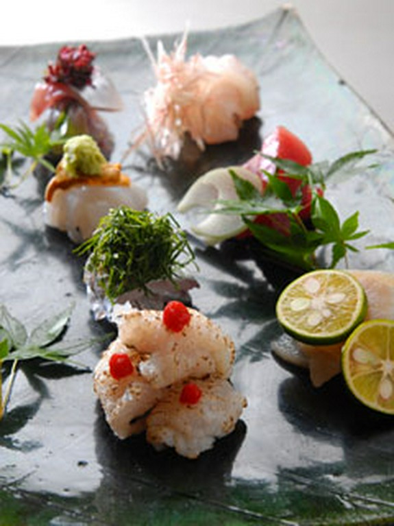 お造りの盛り合わせ。1人前3000円（写真は2人前）