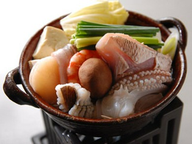 ゴマ風味の鍋（2100円）。ゴマの濃厚な風味がやみつきになる