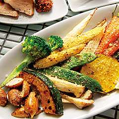 季節の野菜は粉チーズで。1品380円