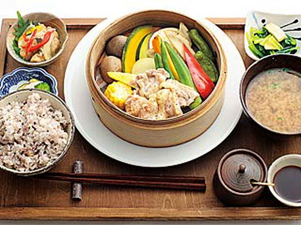 季節の味が楽しめる、せいろ蒸しの晩ご飯1500円