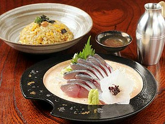 開店直前まで泳いでいたことから命名された　「泳ぎサバ刺」