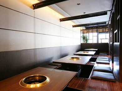 2名〜最大28名まで利用できる掘りごたつ席