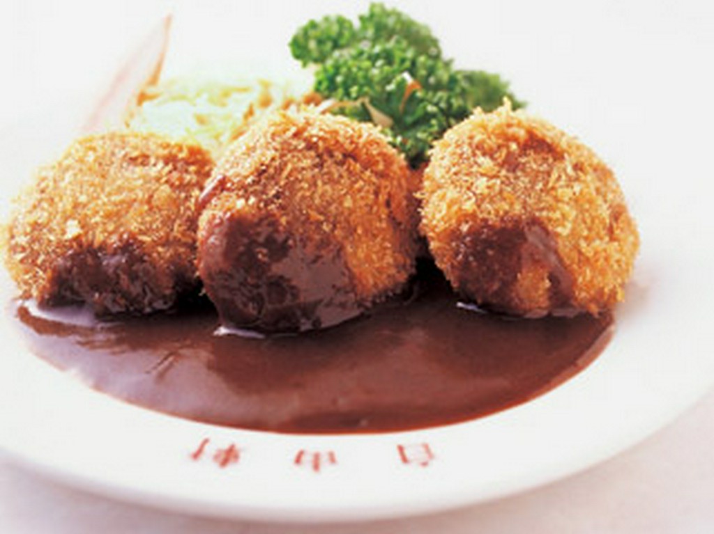 肉汁タップリミンチカツもおすすめ。デミソースが美味