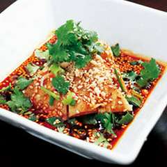 自家製ラー油が香ばしい。よだれ鶏　800円