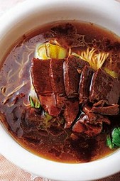 牛バラ肉入り汁そば　850円