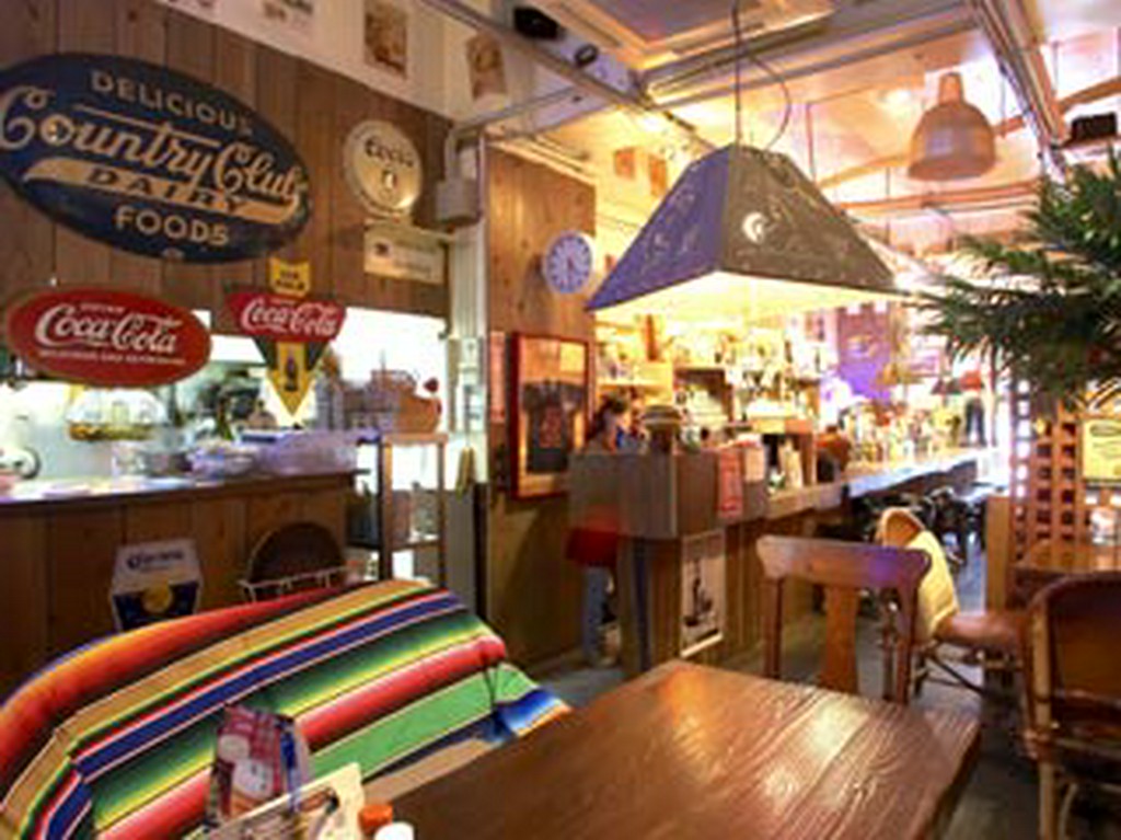 レトロアメリカンな雰囲気の店内