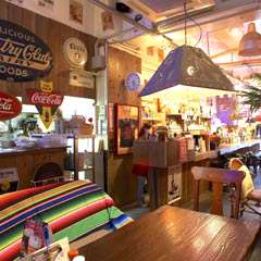 レトロアメリカンな雰囲気の店内