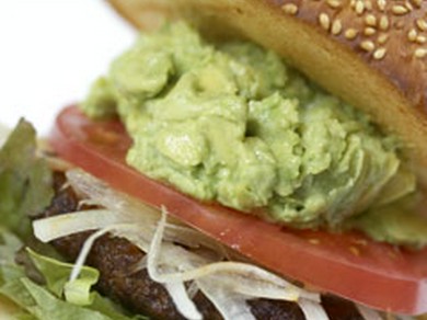 アボカドの濃厚さがバーガーにマッチ