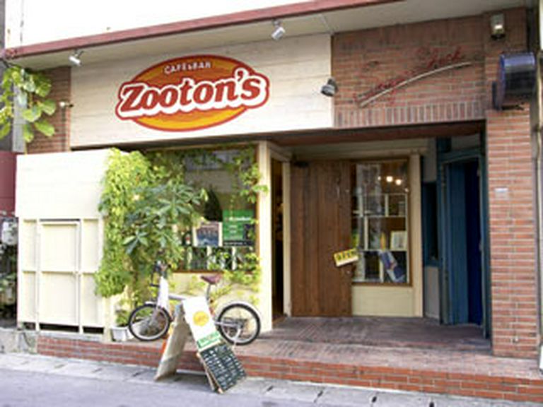 国際通りの裏手にある隠れ家的な店