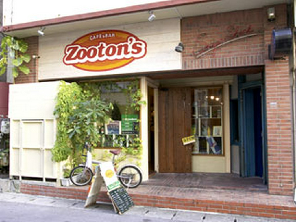 国際通りの裏手にある隠れ家的な店