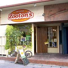 国際通りの裏手にある隠れ家的な店