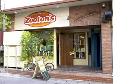 国際通りの裏手にある隠れ家的な店