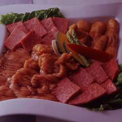 この道30年の店主が厳選したお肉が2～3人前で5250円