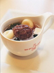 デザートセットの一つ、おとふ白玉あんみつ