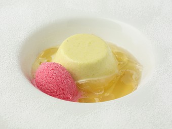 野菜をつかったデザート。旬の食材でつくるとろける美味しさを堪能！　『本日のアシェットデセール』