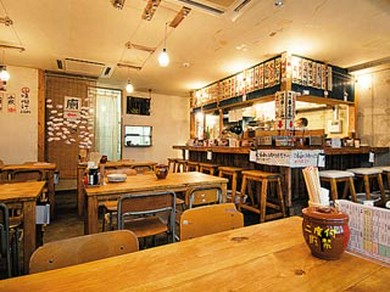 卓上には2度づけ禁止のソースのほか、2度づけ用ソース差しも