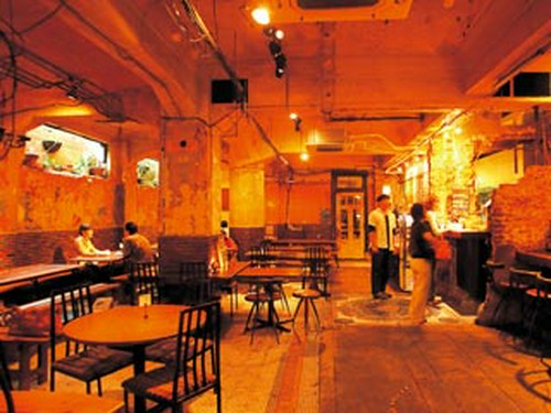 雰囲気ありすぎの店内ではイベントもたびたび開催
