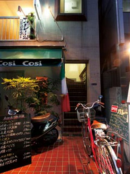 夜もきっちりカレー屋。でもバー遣いにもどうぞ