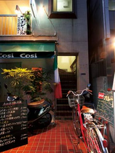 夜もきっちりカレー屋。でもバー遣いにもどうぞ