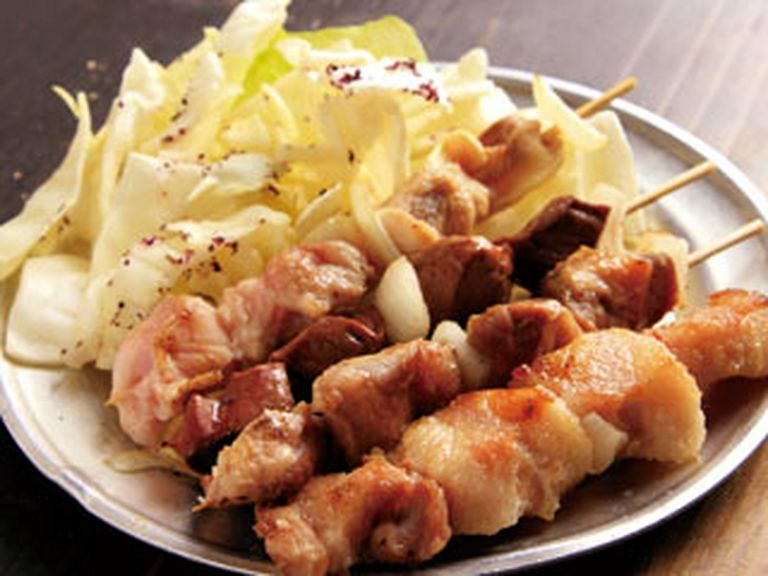 「カシラ」（150円）や「サガリ」（250円）など珍しい焼豚。