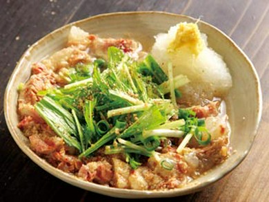 「とろとろ豚ナンコツ煮」（600円）も絶品。