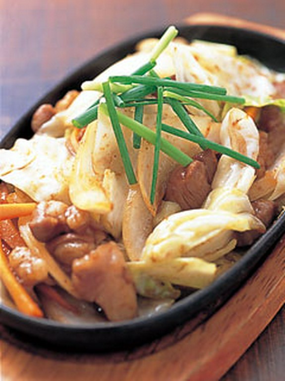 塩ダレか味噌ダレかを選べる「ホルモン焼」（780円）。