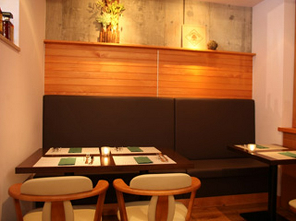 新緑や自然光が都会の喧騒を忘れさせてくれます