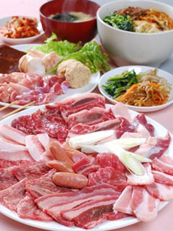 肉25種をはじめ串焼きやスープ、デザートが食べ放題のコースあり