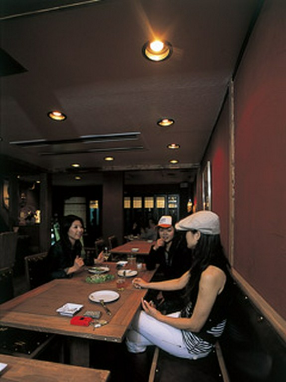 2階はサロンとして貸し切りパーティも可能