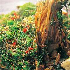 ゴマと大葉であっさりの塩そば　890円