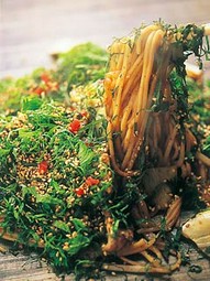 ゴマと大葉であっさりの塩そば　890円