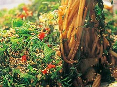 ゴマと大葉であっさりの塩そば　890円