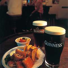 ギネスビールを片手にサッカー観戦もよし