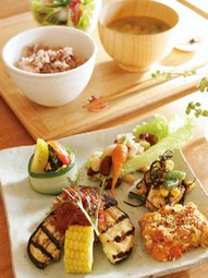 「らら菜々ごはん」はカラダに優しい野菜がいっぱい。