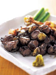 もも焼き1800円は、ジューシーな脂のじどっこ地鶏を使用