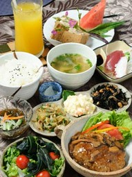 自家製野菜をふんだんに使った日替りランチ