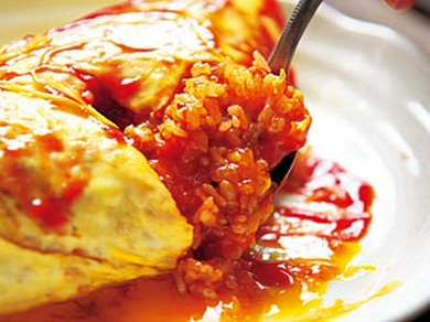 濃厚な黄身を絡めつつ半分食べたところで、ソースを軽くひと回し