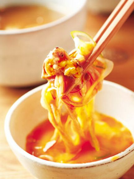 新感覚のつけ麺は卵をつければマイルドな味わい