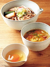 もつそば　卵付き850円