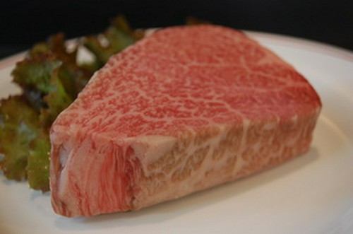 牛ヒレ肉の一番おいしい部位はステーキのように焼いて食べる