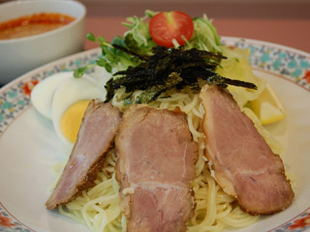 ダシのうま味がきいた甘辛いタレと細麺が特徴の広島つけ麺