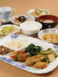 体に優しい素材と味付けで近所の会社員にも人気